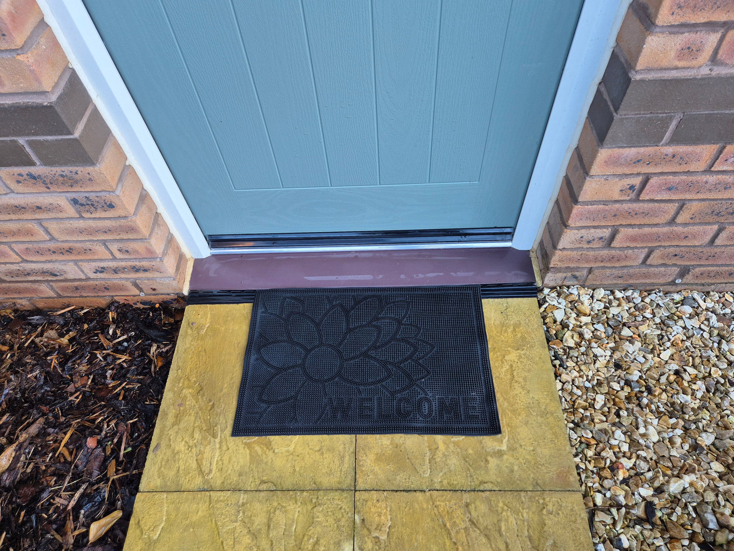 Rubber Doormat 60cm x 40cm - 'Welcome' (Flower)