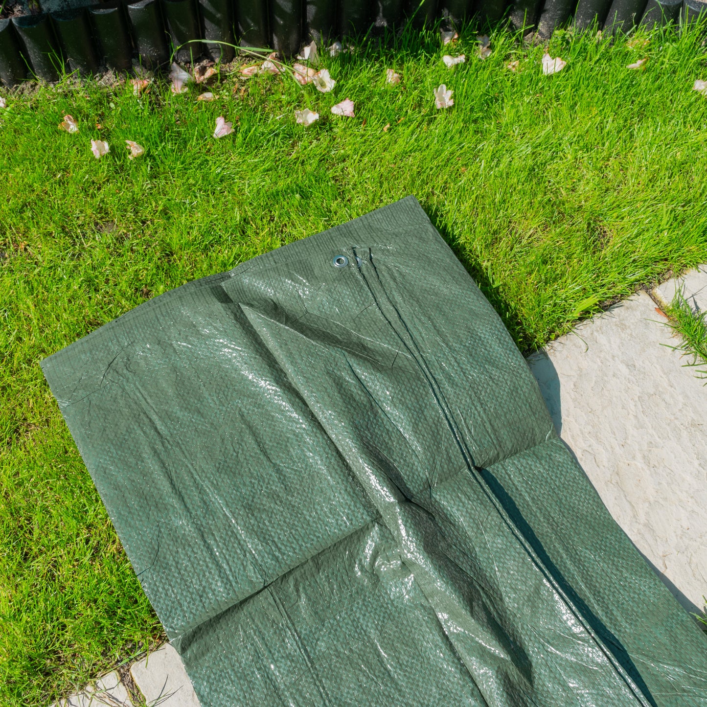 Green S-Grade Tarpaulin with 10 x 6" Bungee Balls (Black) and 10 x Screw Type Tarp Clips