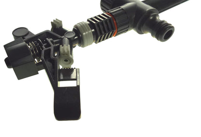 Pulsating Lawn Sprinkler on Spike - White Line