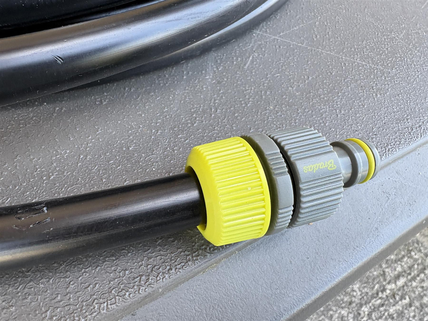 25m LDPE Pipe with Hose Connector and Bung