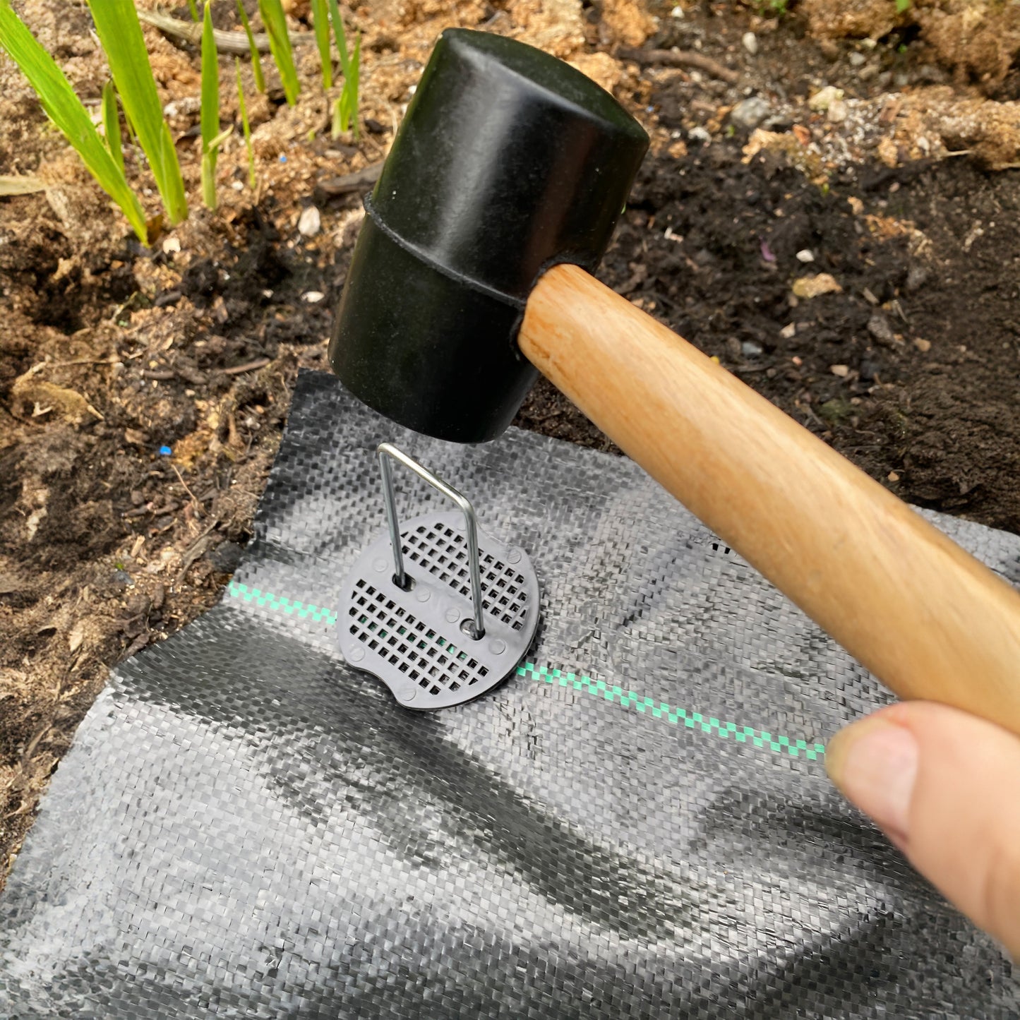 Weed Control Membrane Pegs Buffer Washer Set Red with Rubber Mallet