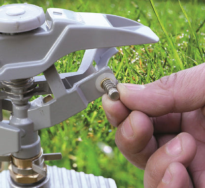 Pulsating Lawn Sprinkler - Triton White Line